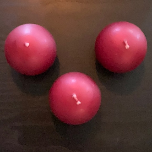 PartyLite Set of 3 Holiday Spices 2” Red Ball Candles - Picture 2 of 8